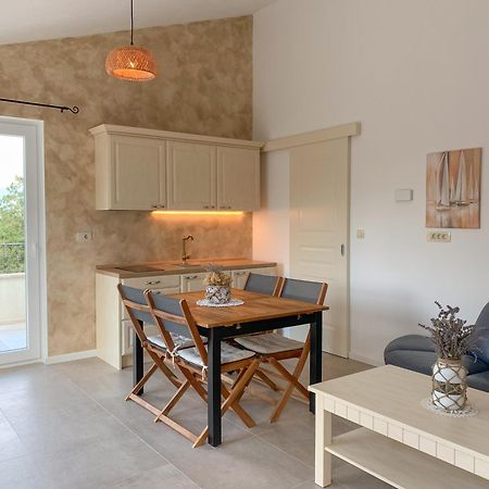 Villa Alara - Charming Villa With Heated Swimming Pool Milohnici Luaran gambar