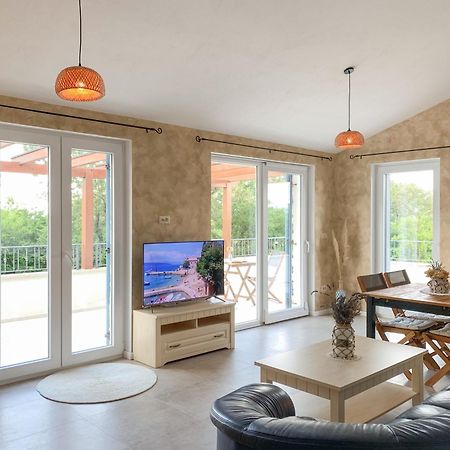 Villa Alara - Charming Villa With Heated Swimming Pool Milohnici Luaran gambar