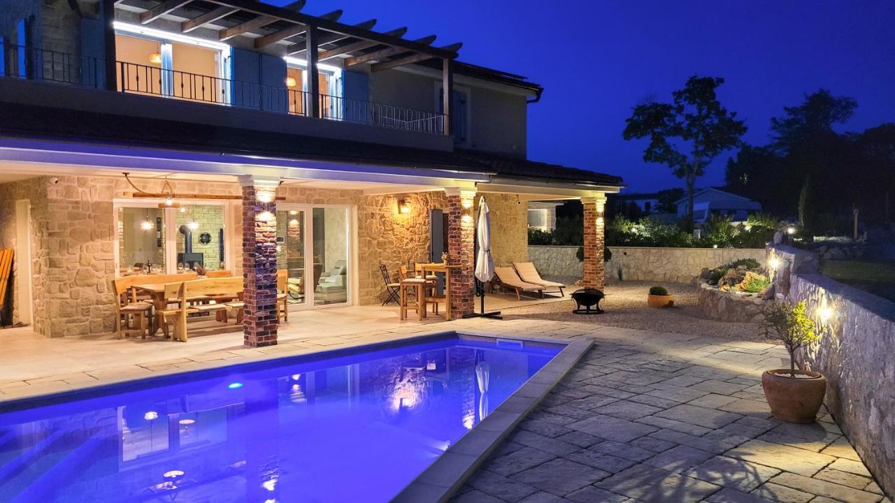 Villa Alara - Charming Villa With Heated Swimming Pool Milohnici Luaran gambar