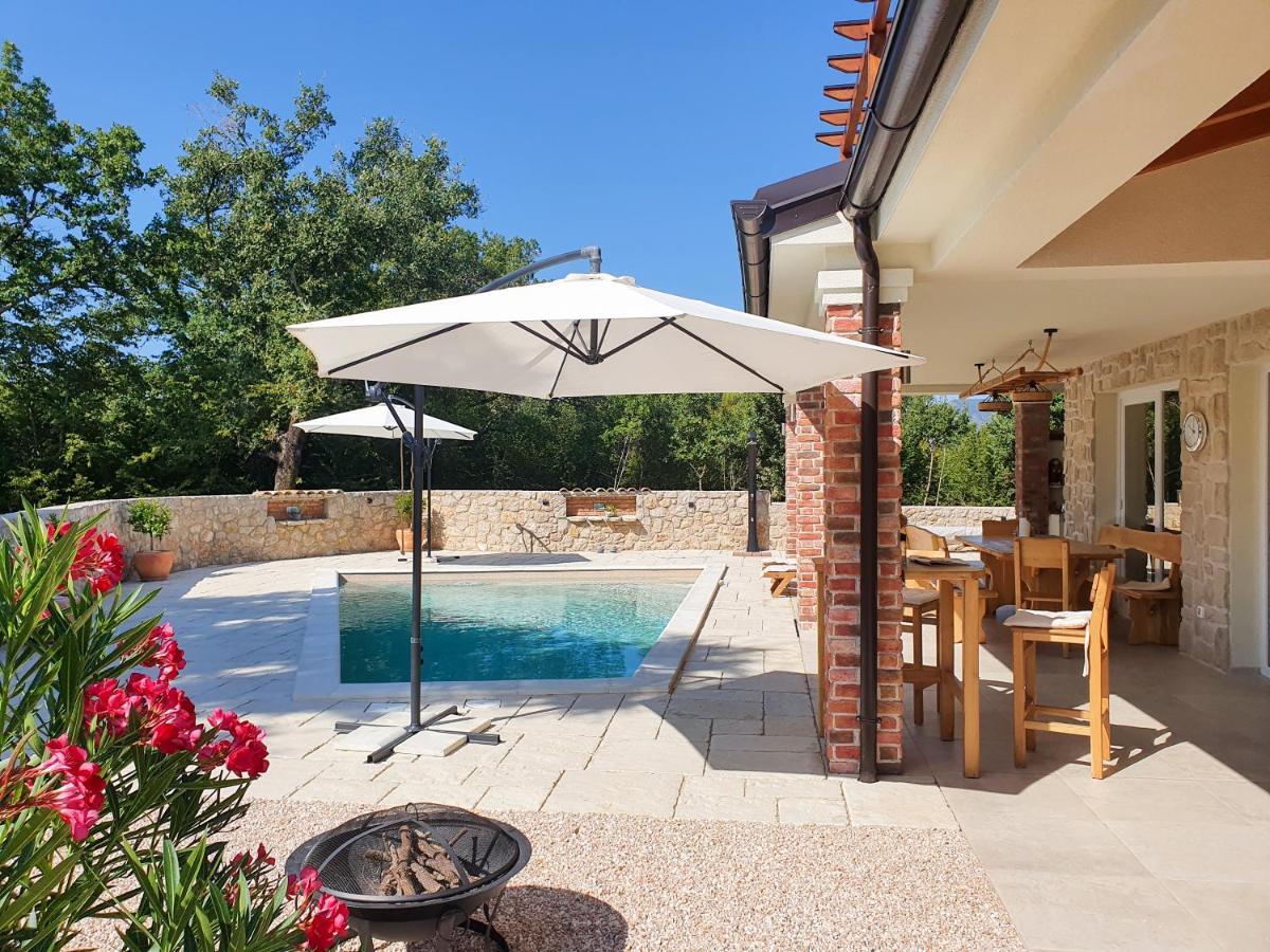 Villa Alara - Charming Villa With Heated Swimming Pool Milohnici Luaran gambar
