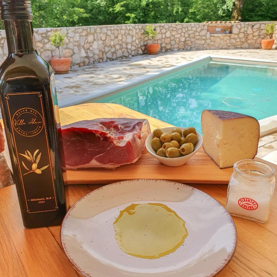 Villa Alara - Charming Villa With Heated Swimming Pool Milohnici Luaran gambar