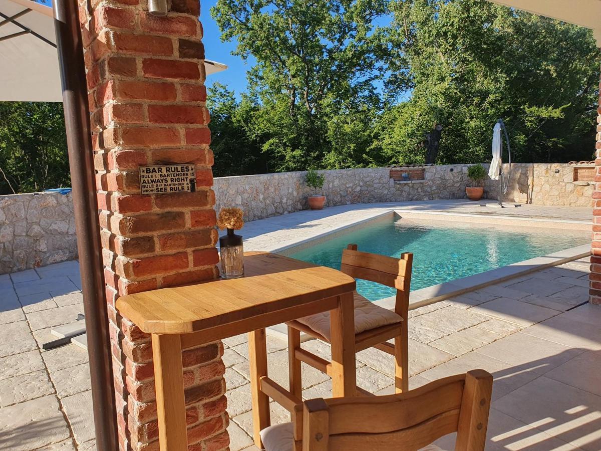 Villa Alara - Charming Villa With Heated Swimming Pool Milohnici Luaran gambar