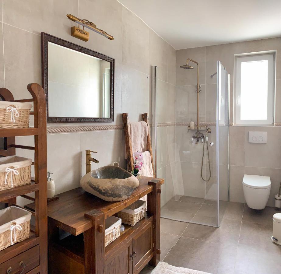 Villa Alara - Charming Villa With Heated Swimming Pool Milohnici Luaran gambar