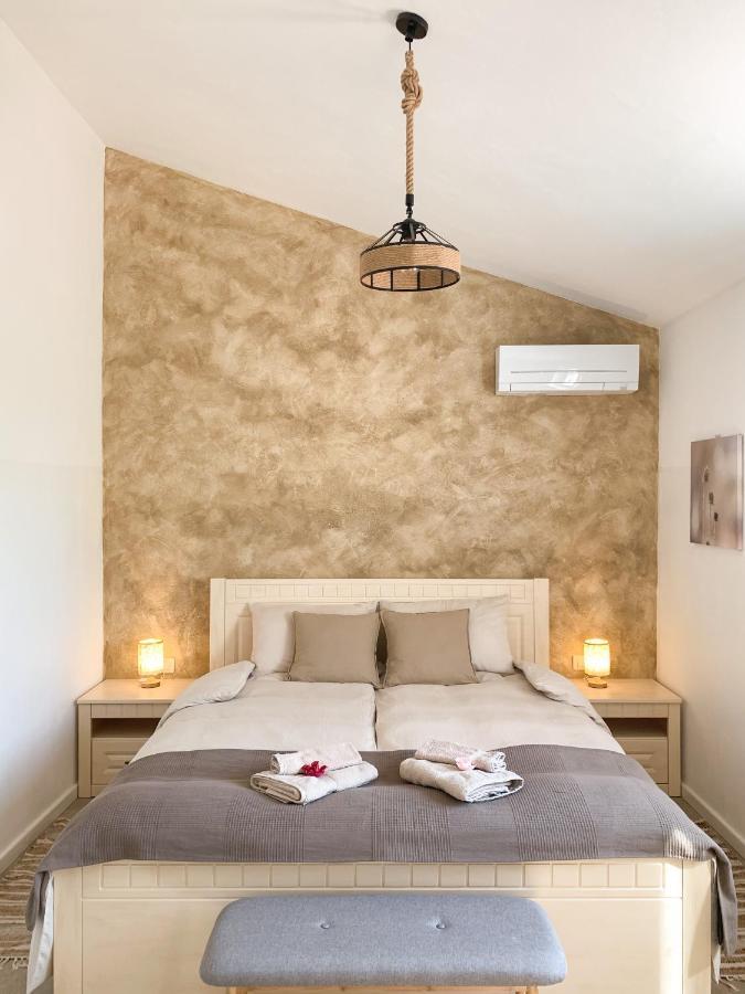 Villa Alara - Charming Villa With Heated Swimming Pool Milohnici Luaran gambar