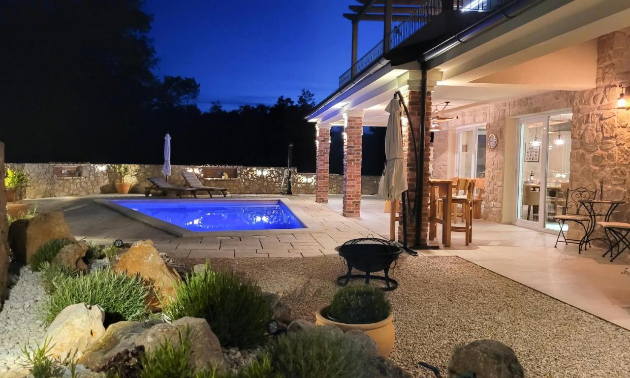 Villa Alara - Charming Villa With Heated Swimming Pool Milohnici Luaran gambar