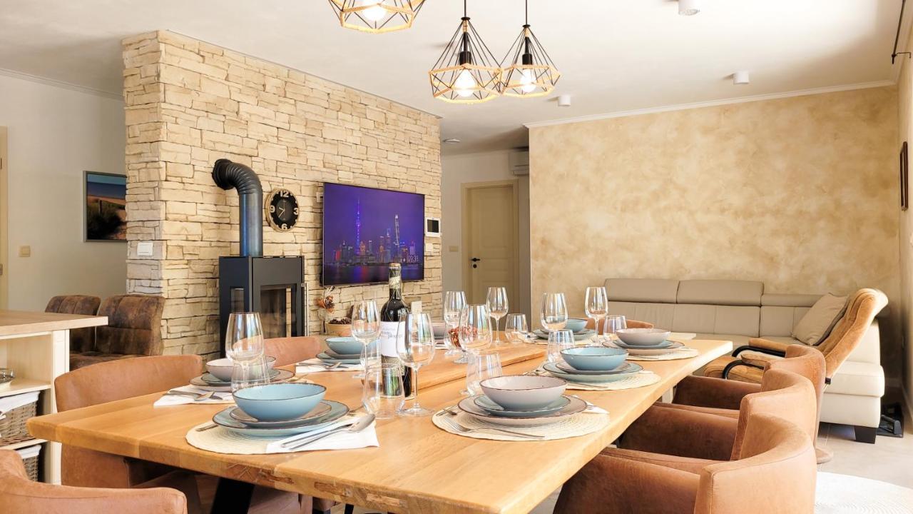 Villa Alara - Charming Villa With Heated Swimming Pool Milohnici Luaran gambar