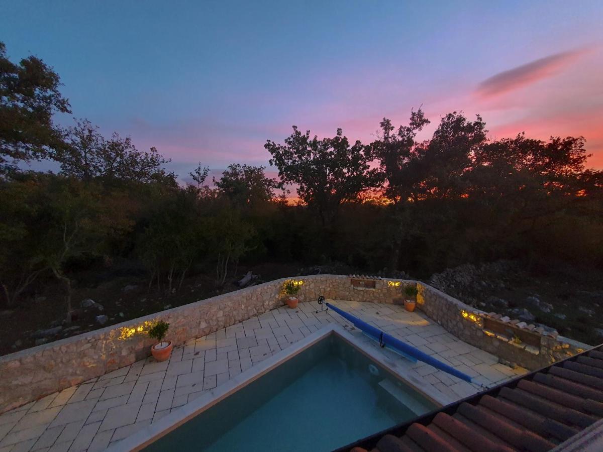 Villa Alara - Charming Villa With Heated Swimming Pool Milohnici Luaran gambar