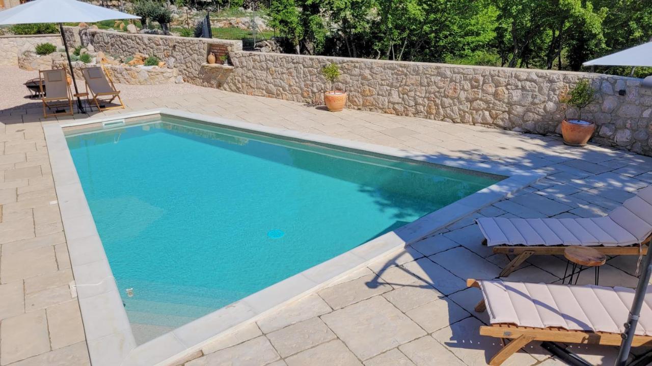 Villa Alara - Charming Villa With Heated Swimming Pool Milohnici Luaran gambar